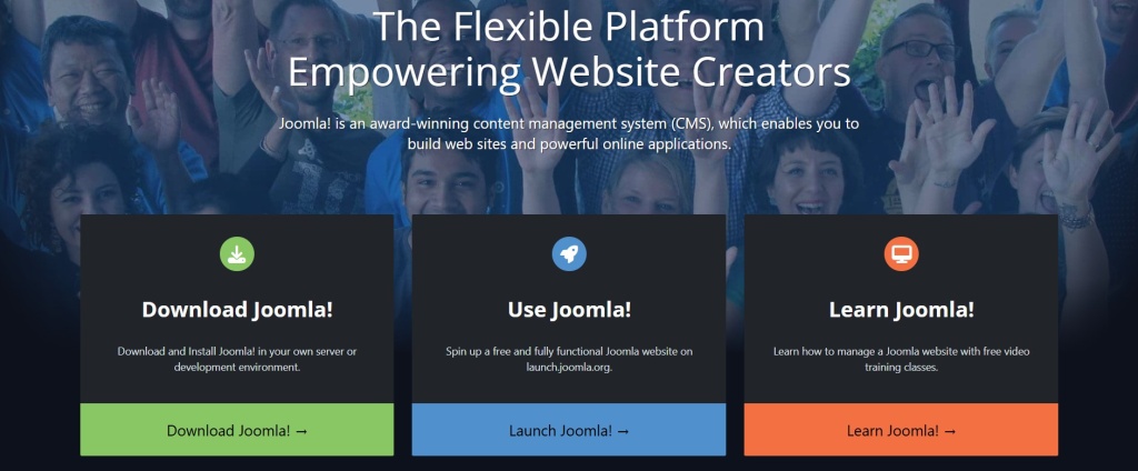 Главная страница сайта Joomla с изображением кнопок скачивания и запуска системы.